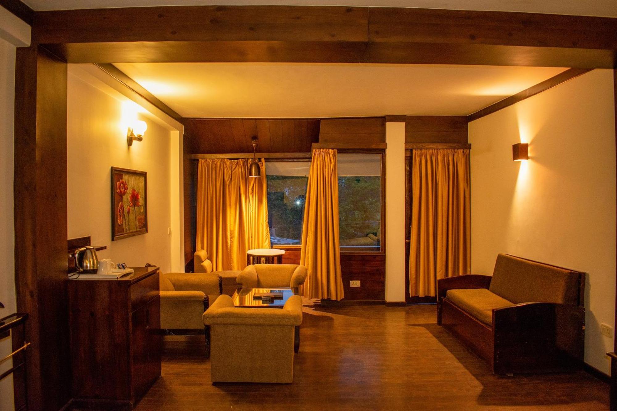 The Whispering Inn Resort And Bar Manāli Eksteriør billede