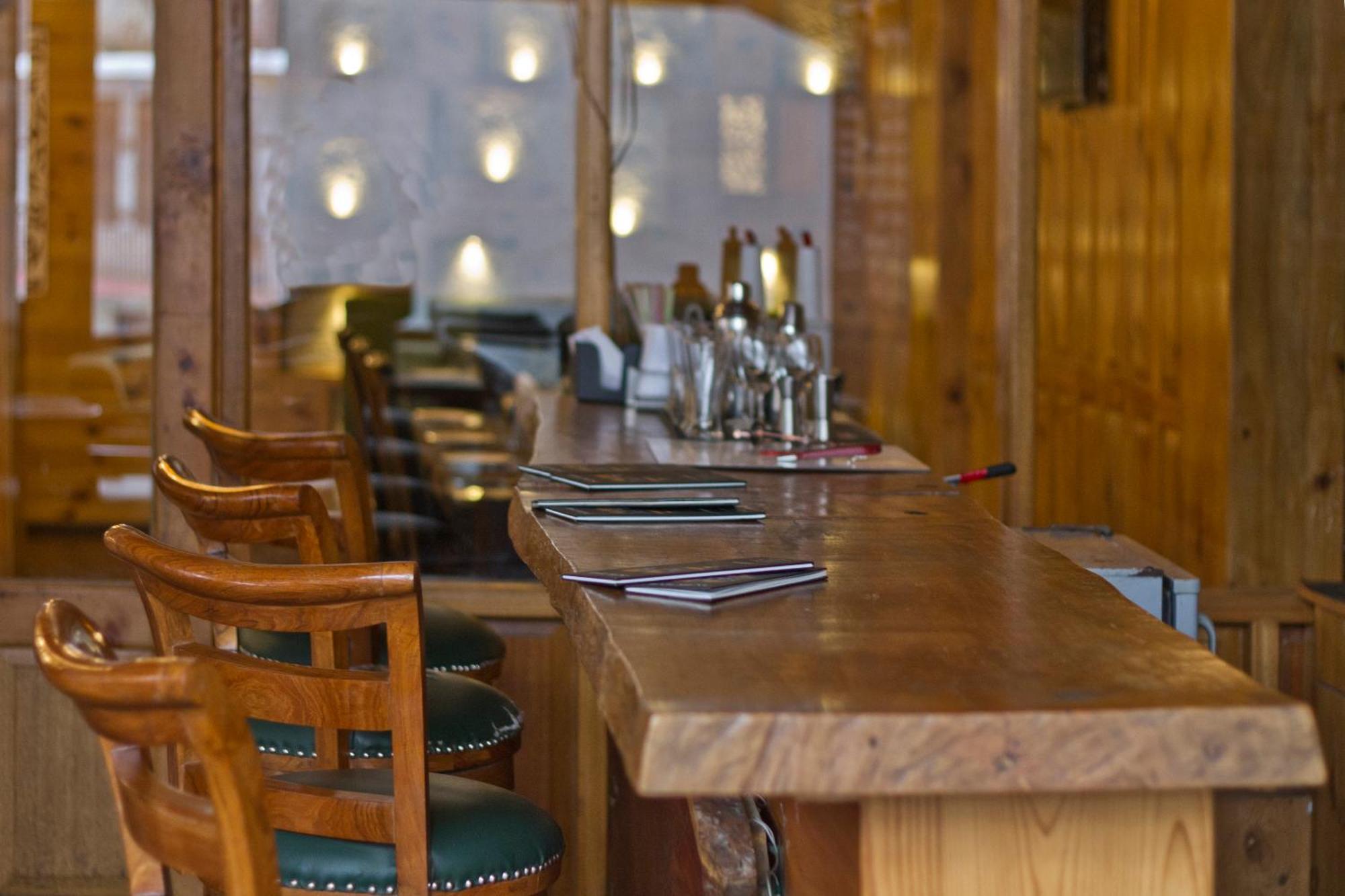 The Whispering Inn Resort And Bar Manāli Eksteriør billede